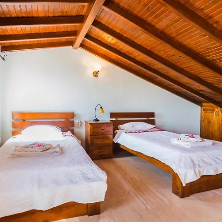 Villa Sleeps 11 Pool Air Con Wifi *