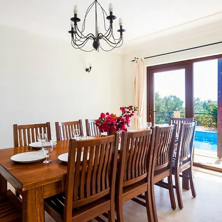 Sleeps 11 Pool Air Con Wifi